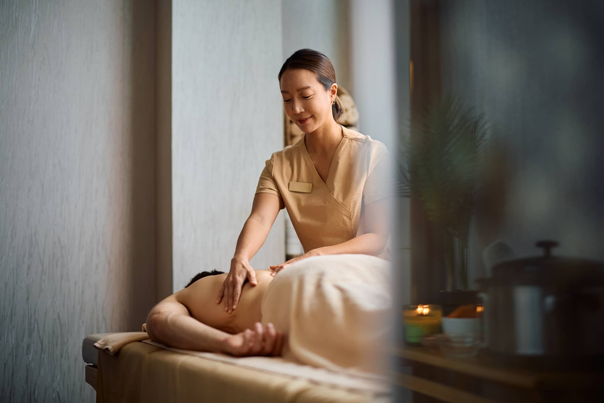 spa therapist and customer massage