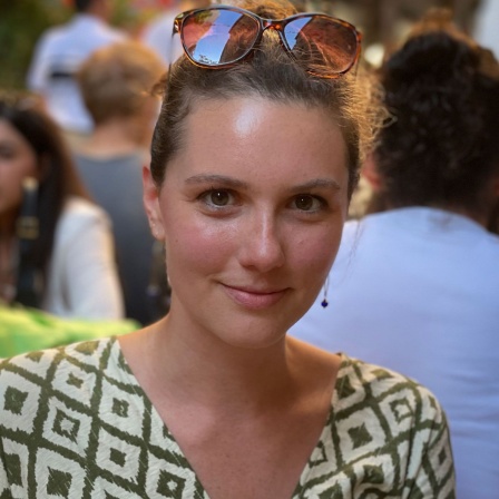 [background image] image of art exhibition space (for an art gallery)