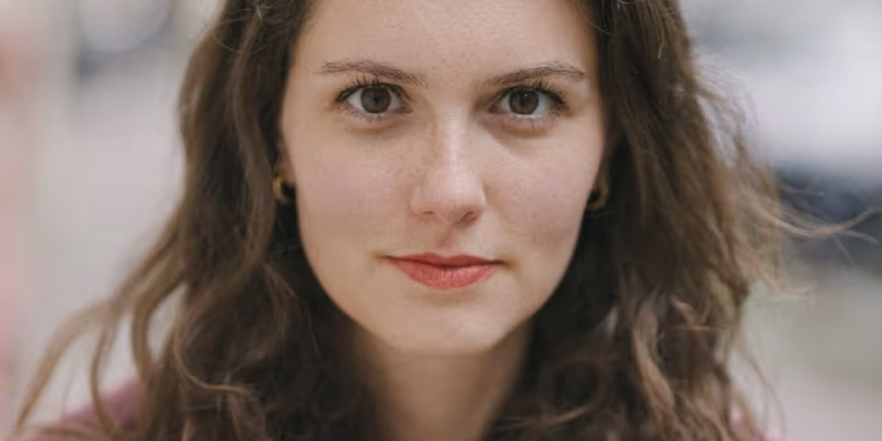 [background image] image of art exhibition space (for an art gallery)