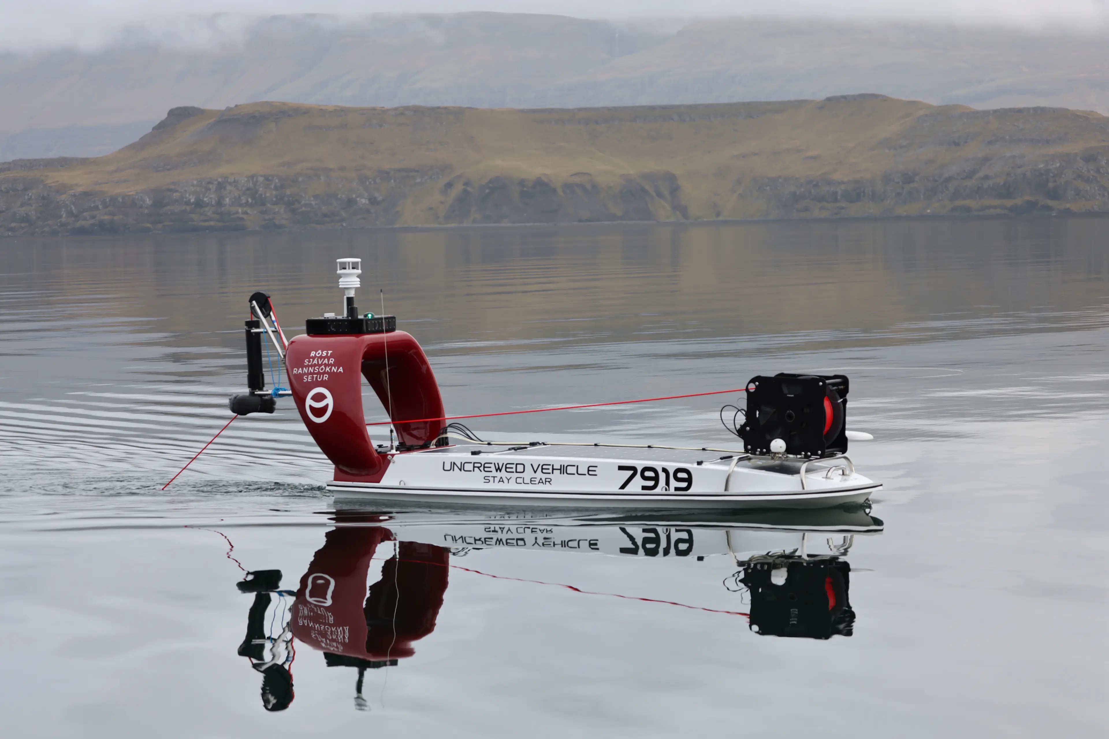 Súla er ómannað hátæknihafrannsóknafar, fyrsta sinnar tegundar komið til Íslands