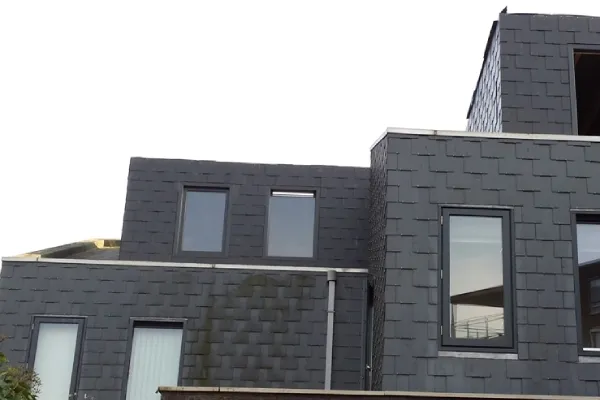 Een plat dak met een dakopbouw door Bremer Dakkapellen