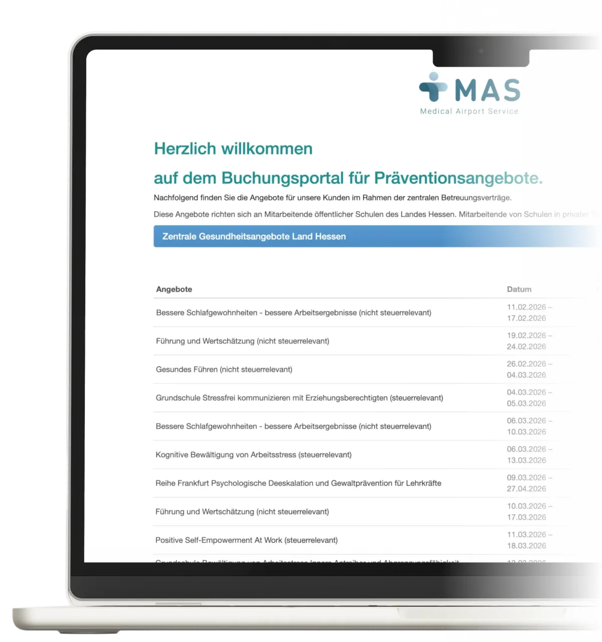 Laptop-Bildschirm zeigt Buchungsportal für Präventionsangebote mit Logo MAS Medical Airport Service und Liste verschiedener Angebote mit Daten.