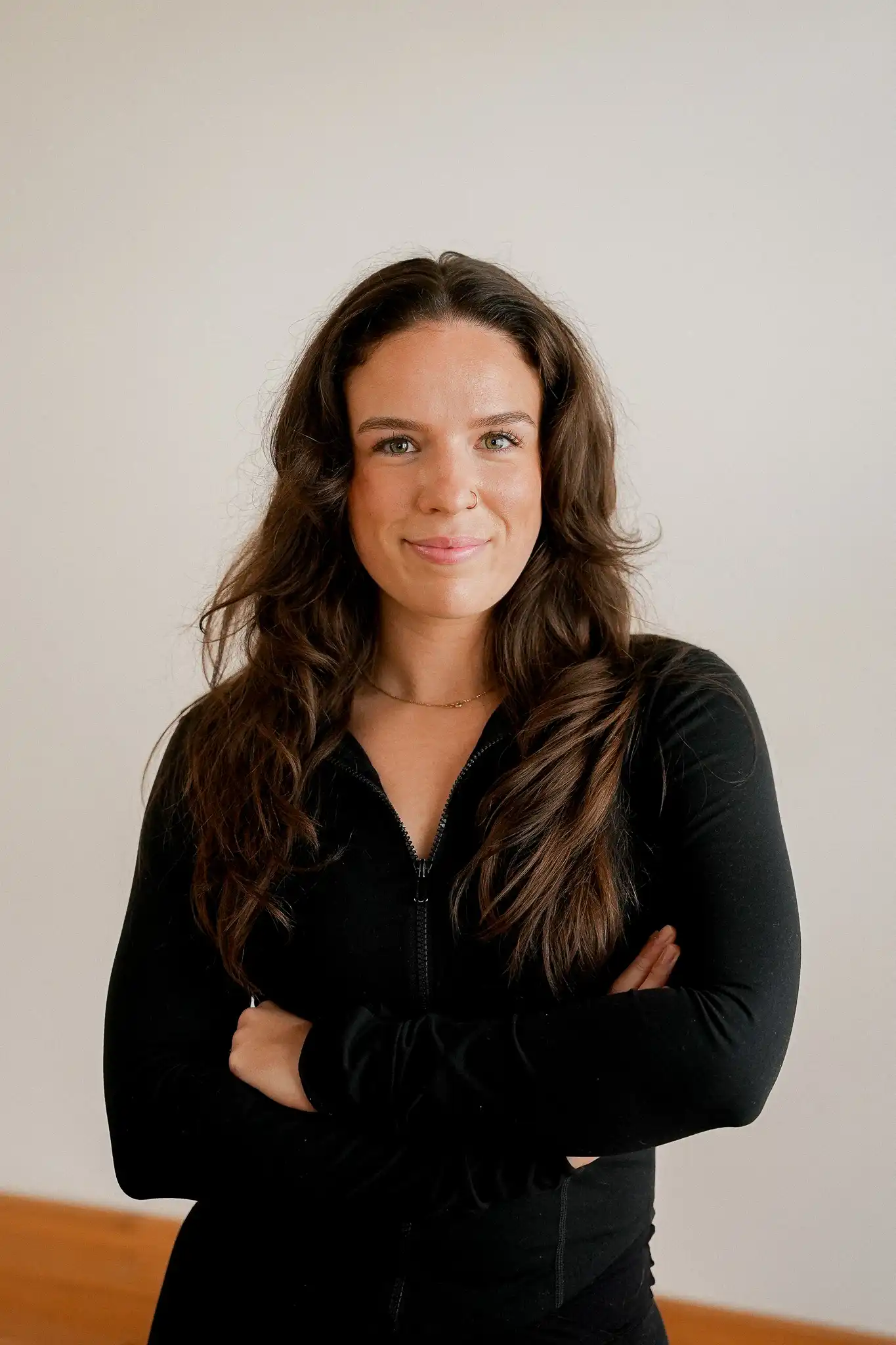 Laurie, instructrice de Pilates Reformer au studio KŌR, passionnée d’un mouvement accessible à tous.