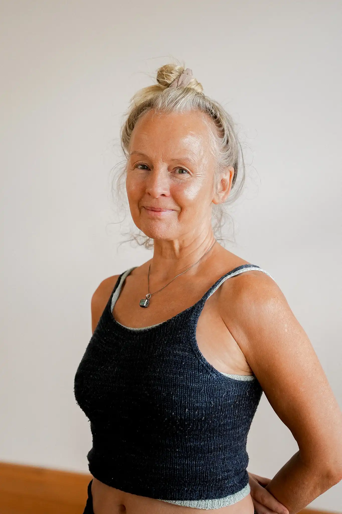 Marise, instructrice de Yoga Thérapeutique, Yoga doux et Yoga Restaurateur, 30 ans de pratique en danse et yoga.