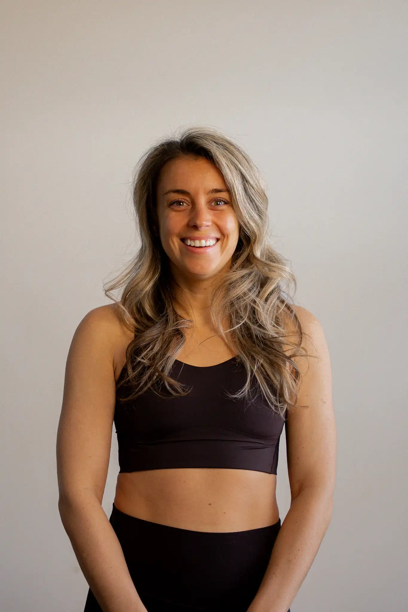 Solveil, ergothérapeute et instructrice de Hot Yoga et Stretching, certifiée en yoga (350h+).