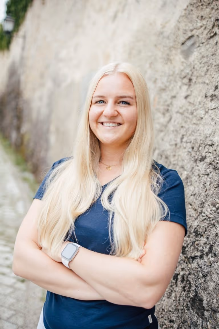 Isabell Volk, Praxisleitung und Physiotherapeutin bei Regena in Isny im Allgäu