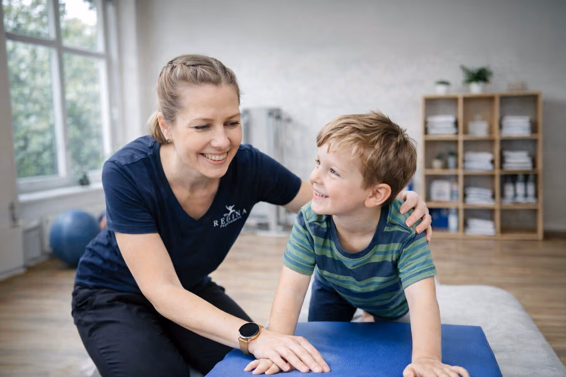 Kinder- und Säuglingsosteopathie bei Regena – sanfte osteopathische Behandlung eines Säuglings