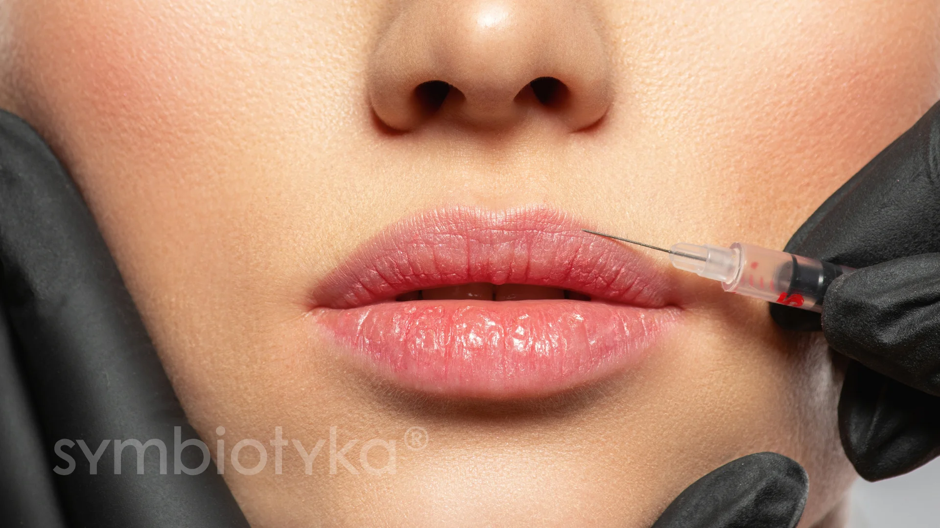 Контурна пластика губ