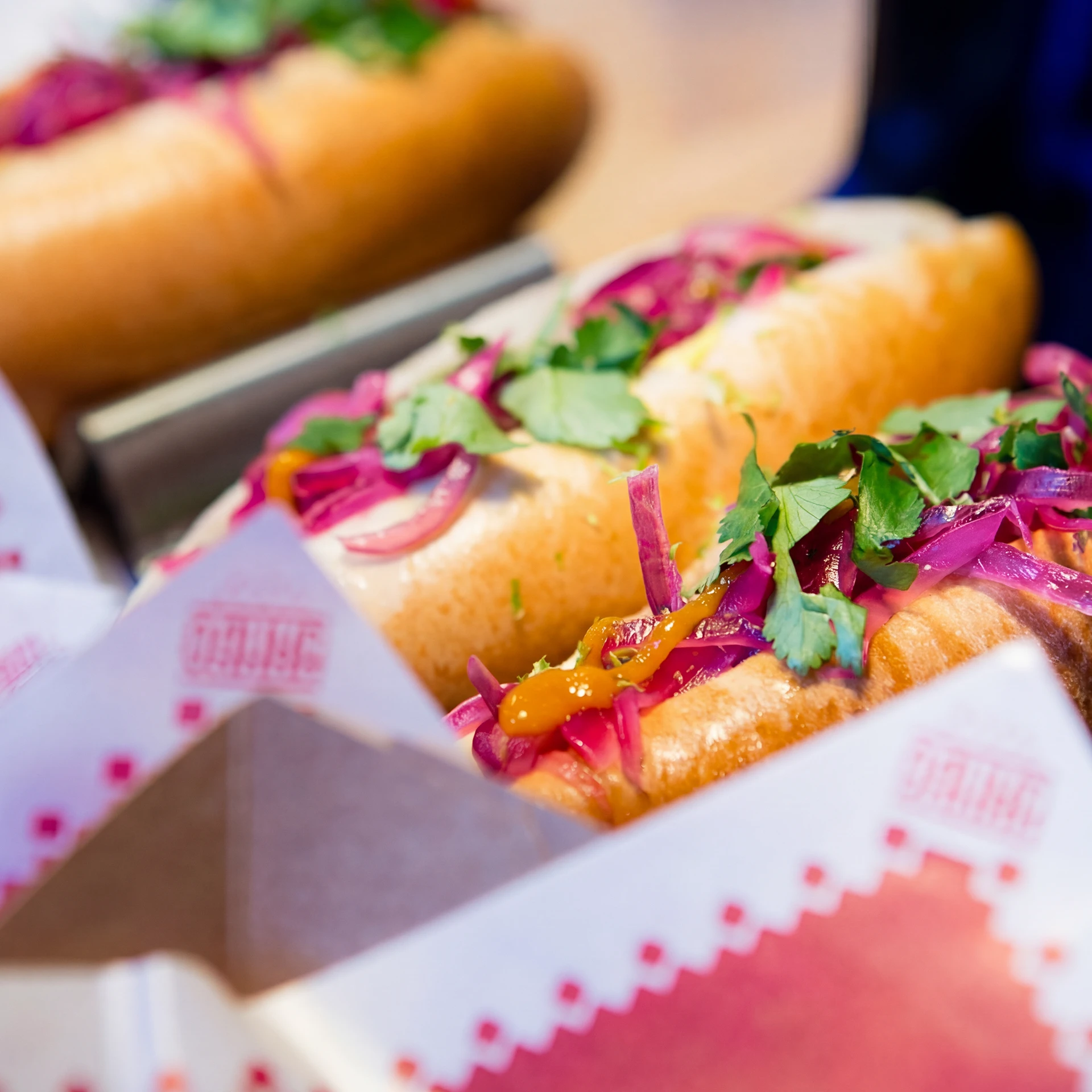 Identidad visual, campaña & interiorismo para Carles Abellán, YANGO Urban Food, 2014