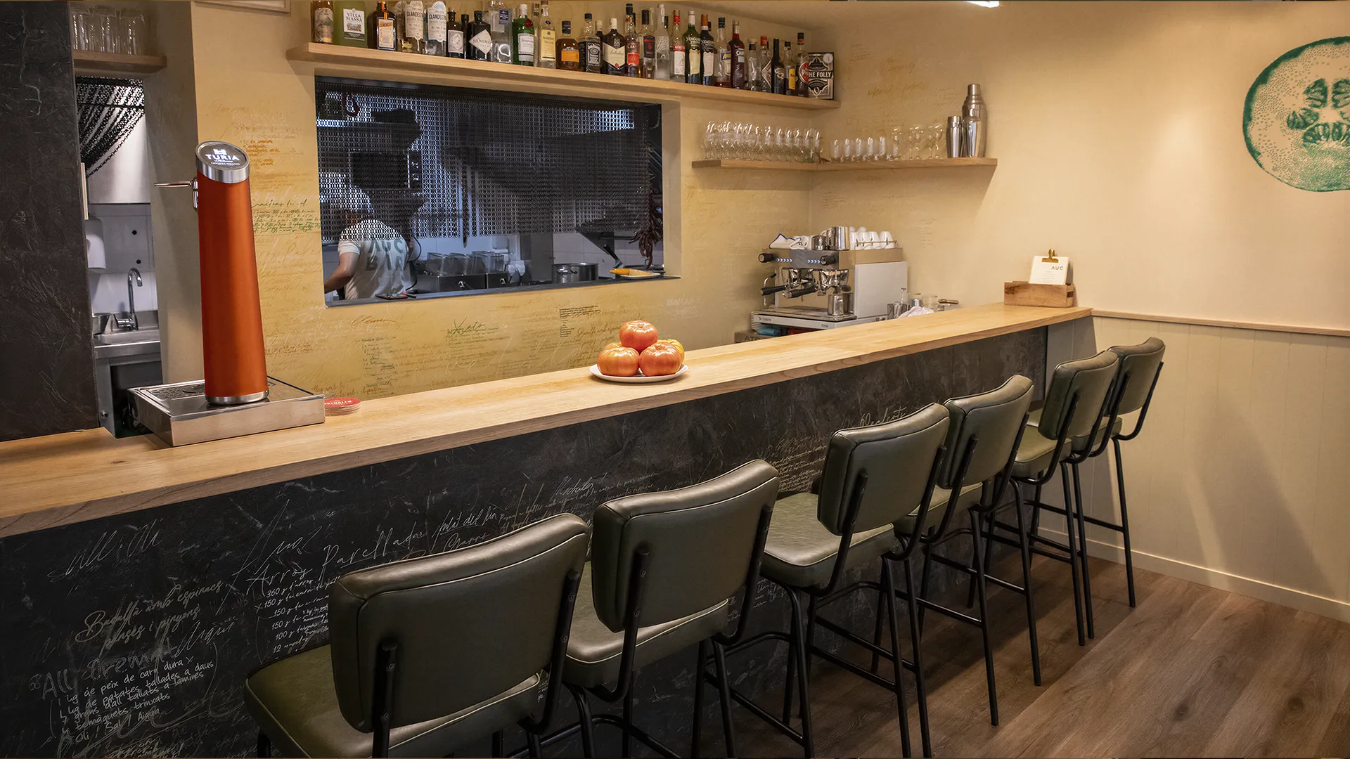 Identidad e interiorismo para Albert Raurich, AÜC Bar, 2024