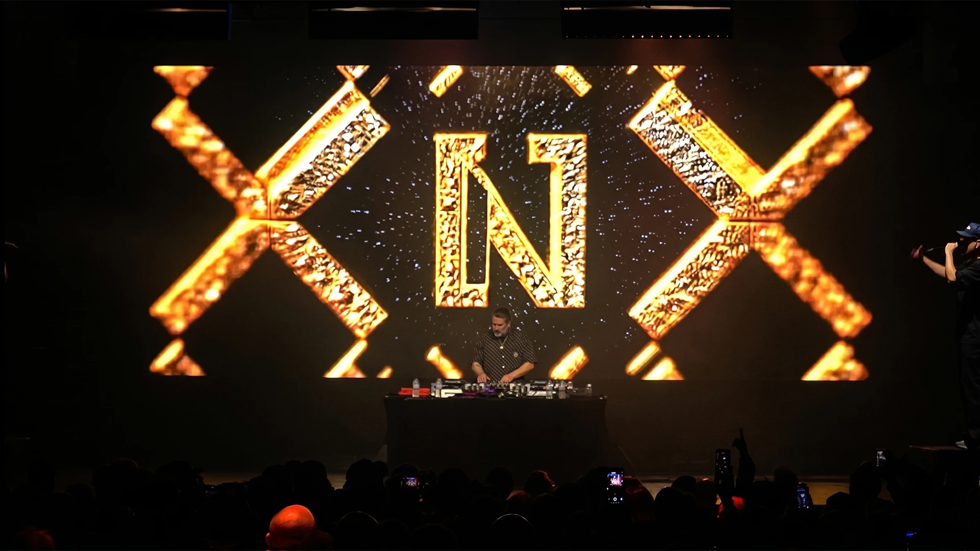 Visuales de concierto para Nach, Destino Tour, 2026