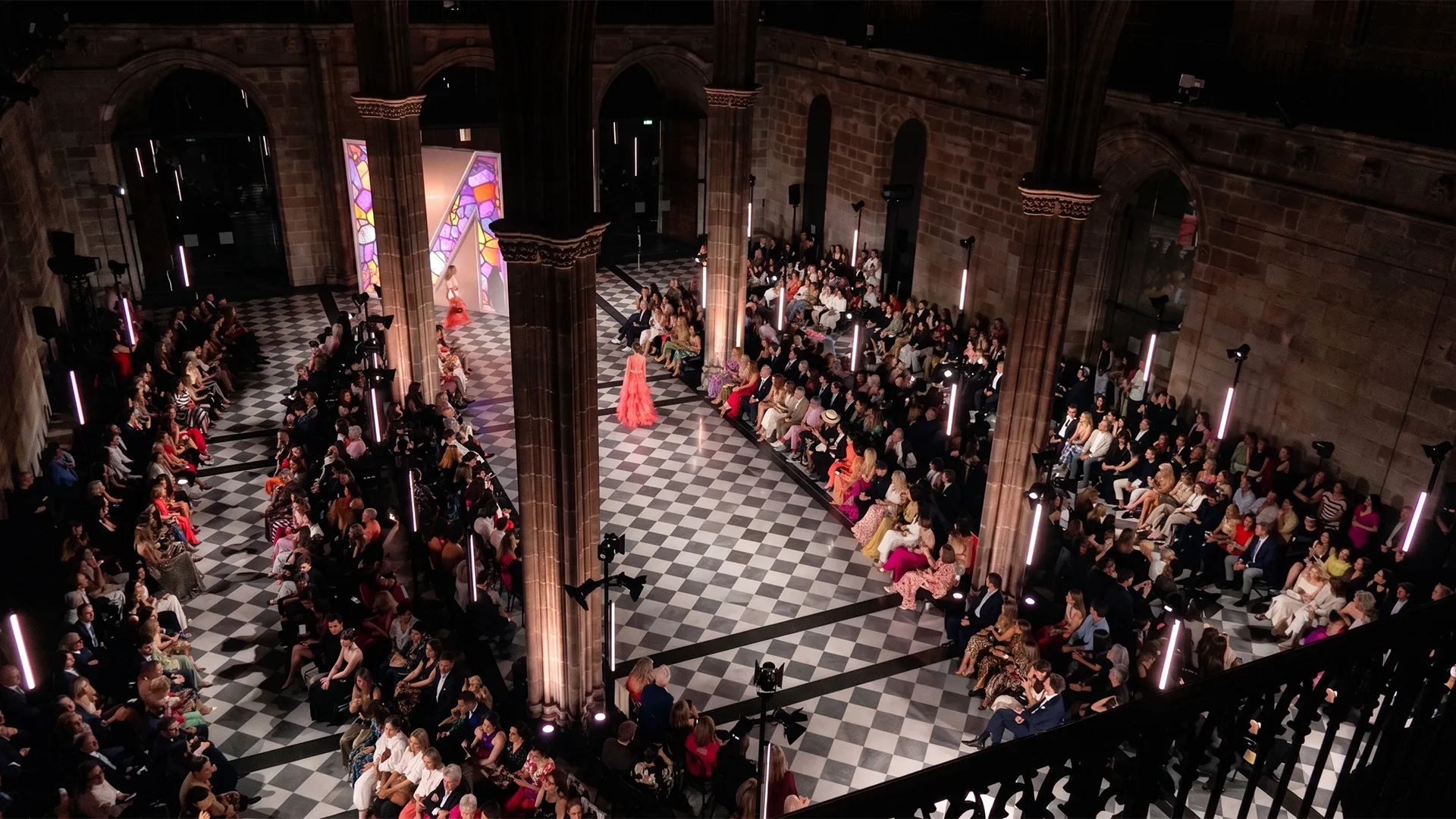 Visuales y video mapping para el desfile del 45.º aniversario de Lola Casademunt, 2026