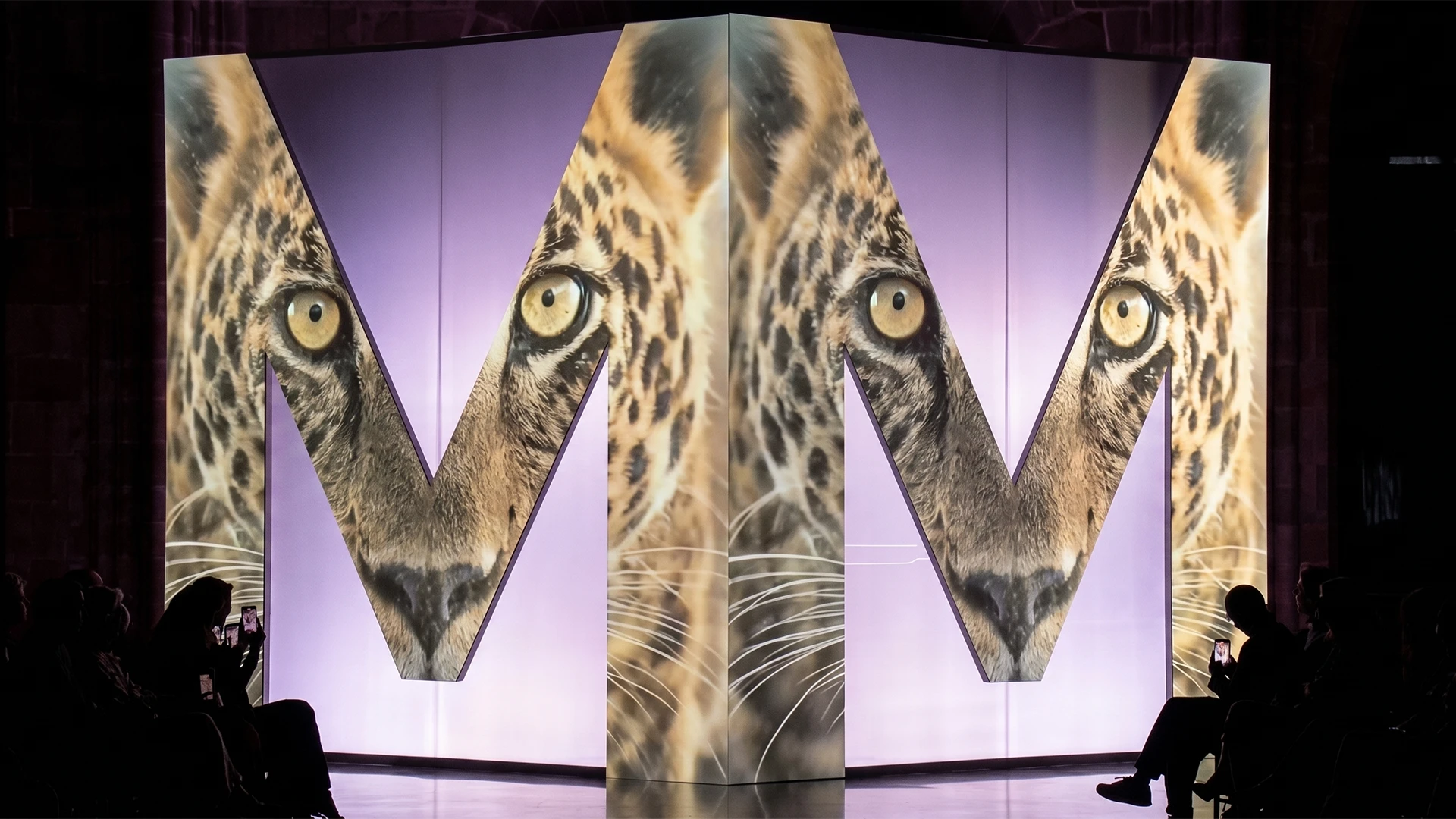 Visuales y video mapping para el desfile del 45.º aniversario de Lola Casademunt, 2026