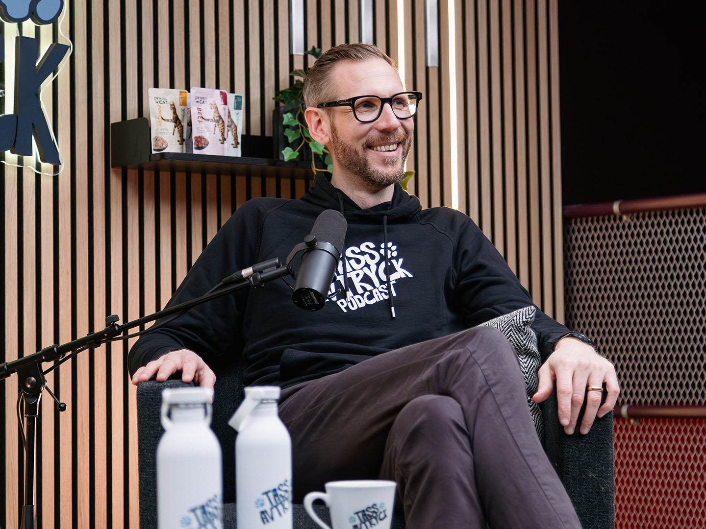 [background image] of a city map (for a pet store)