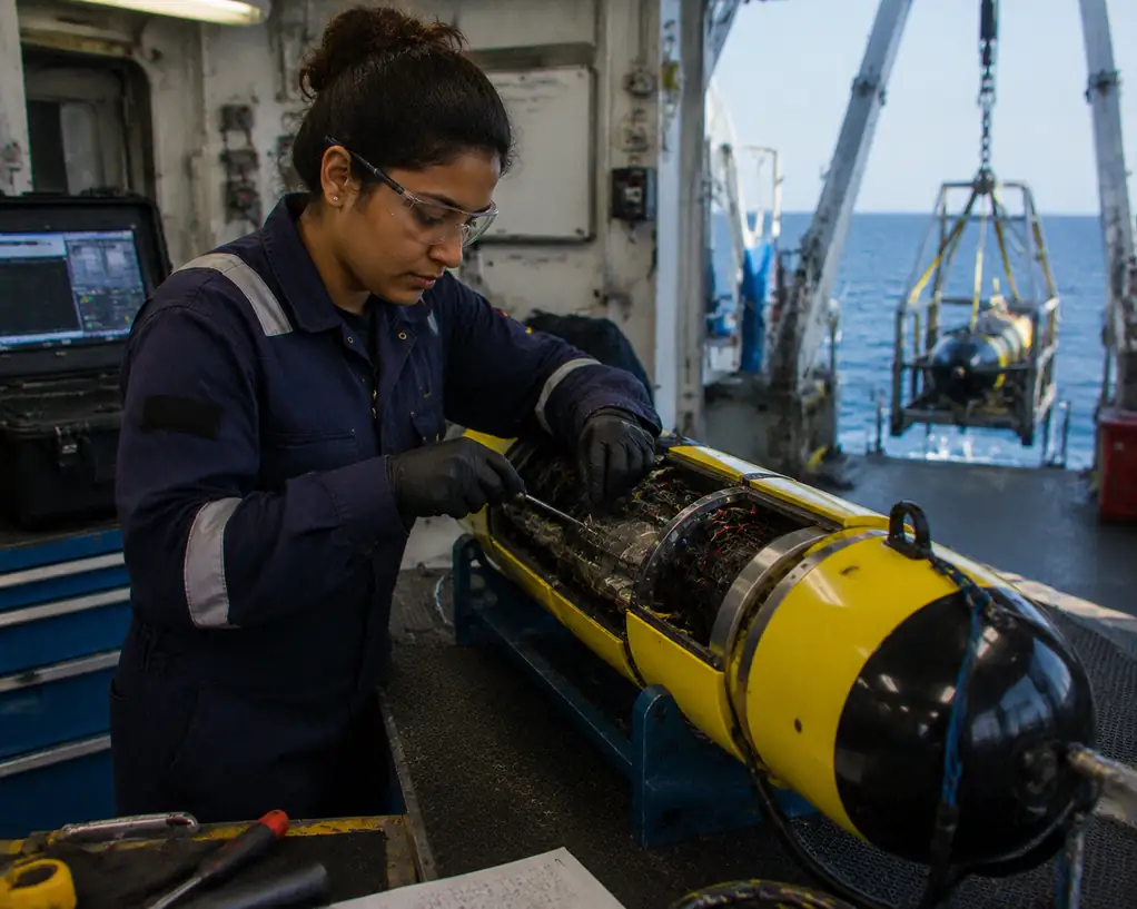 Unmanned Underwater Vehicle Technician