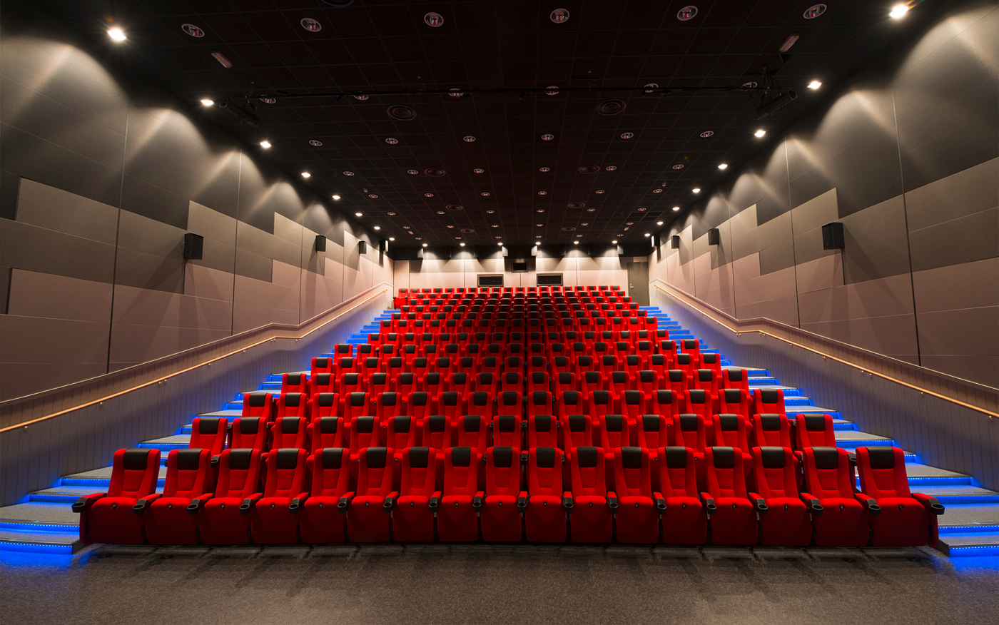Küberit stair nosing on the steps of a cinema auditorium in Norway