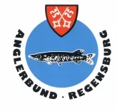 Logo des Anglerbund Regensburg mit einem stilisierten Fisch vor blauem Hintergrund und einem Schild mit roten Schlüsseln oben.