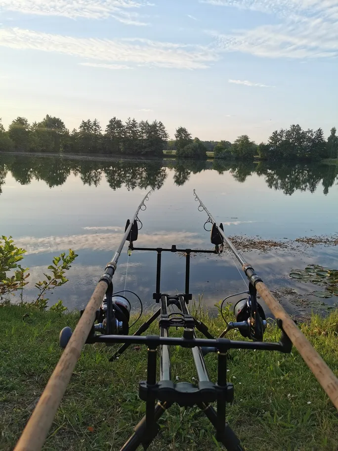 Angelplatz mit Rigs an der Natur