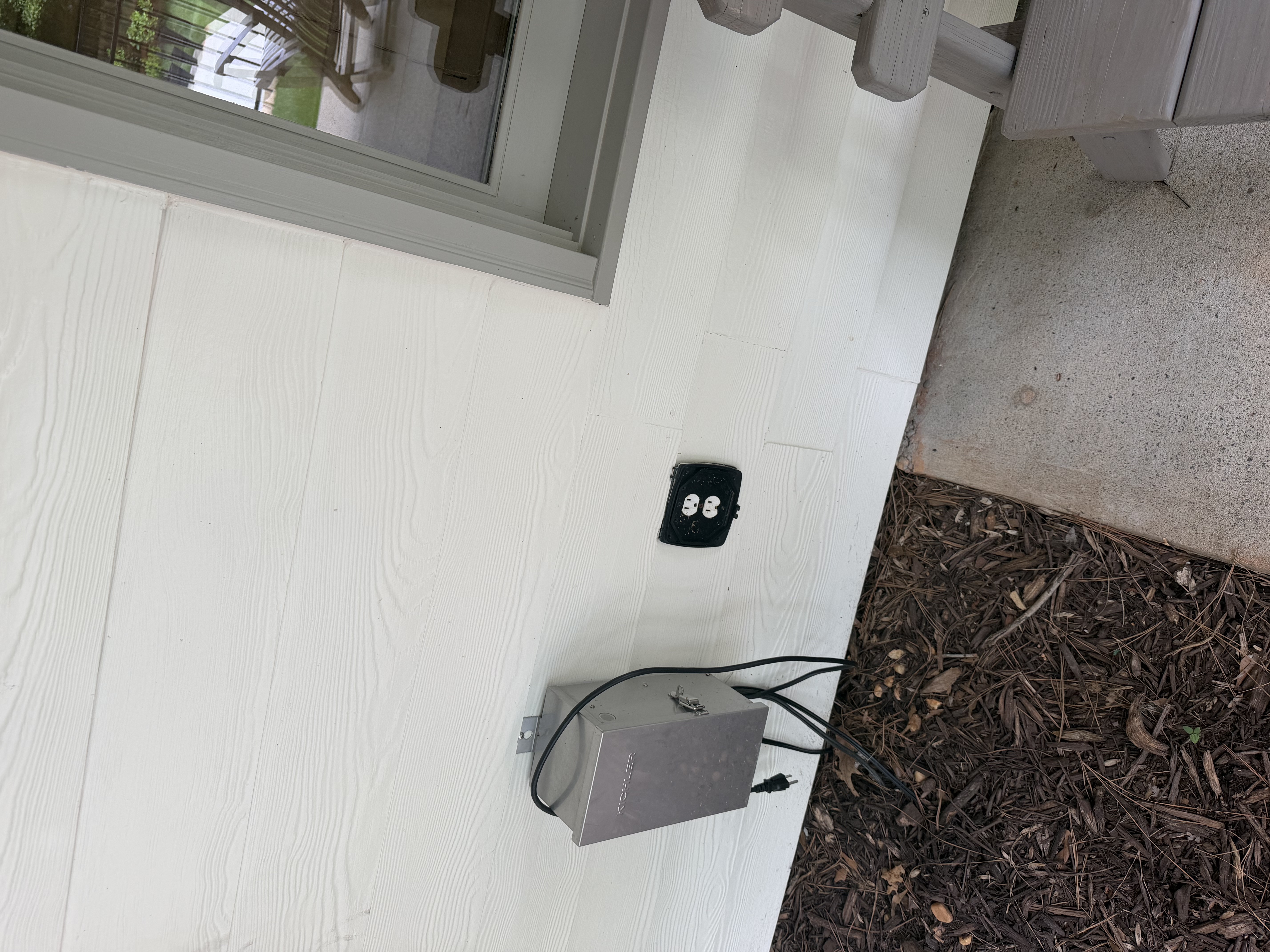 Exterior outlet missing its bubble cover