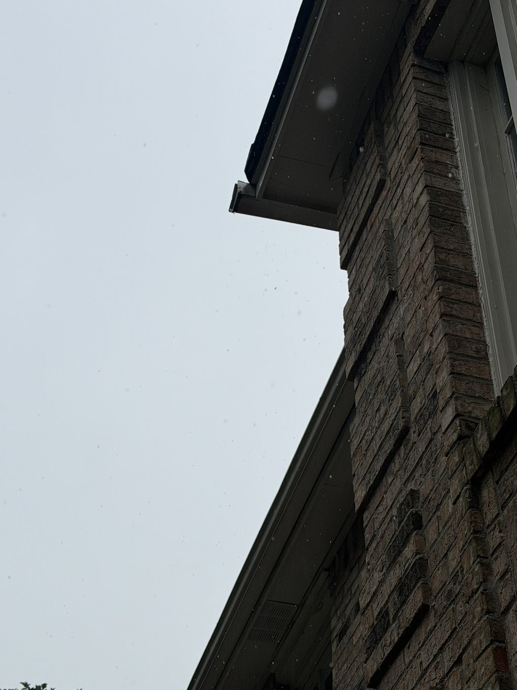 Upper gutter run that ends with no downspout