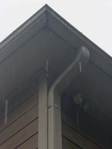 Gutter corner and downspout elbow