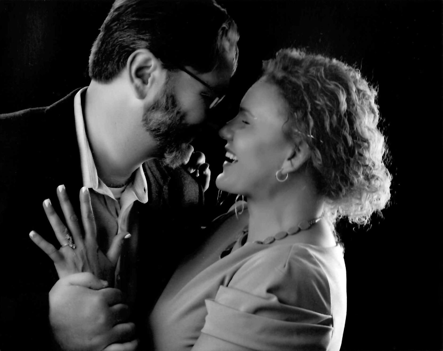 Couple holding hands, representing the origin of the Nalom ring