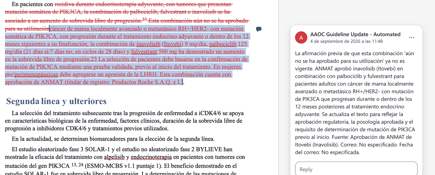 Un párrafo de la guía con control de cambios: el texto eliminado tachado, el texto propuesto marcado, y un comentario al margen que explica el fundamento y cita la aprobación regulatoria.