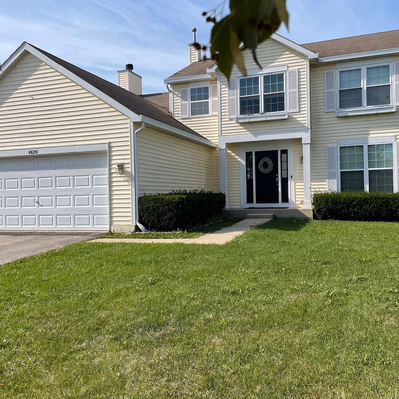 residential lawn maintenance mowing, edging, and trimming service by Jeff's Lawn And Snow in Kenosha and Racine Counties Wisconsin