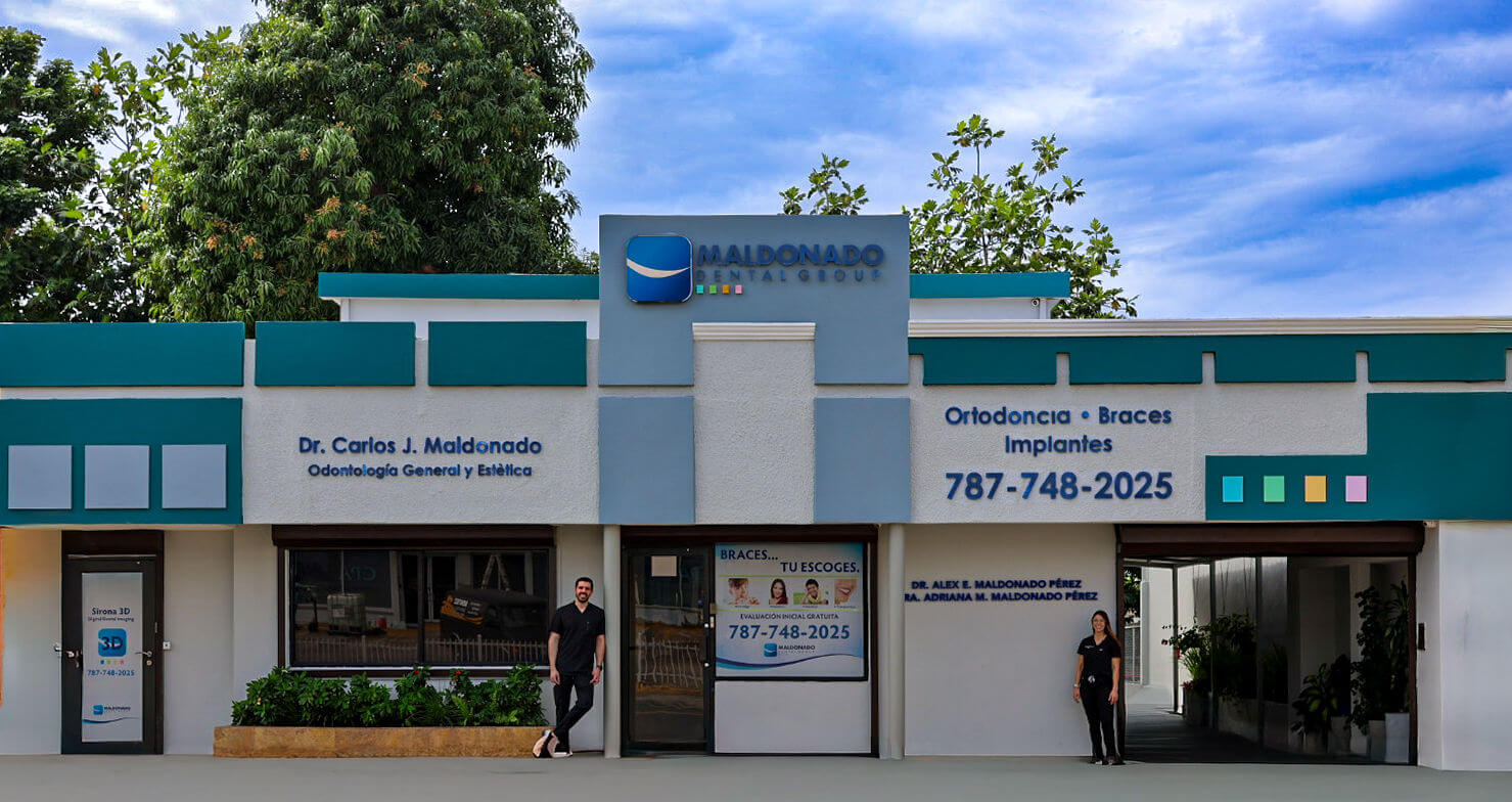 Fachada de Maldonado Dental Group con el letrero de ortodoncia y braces