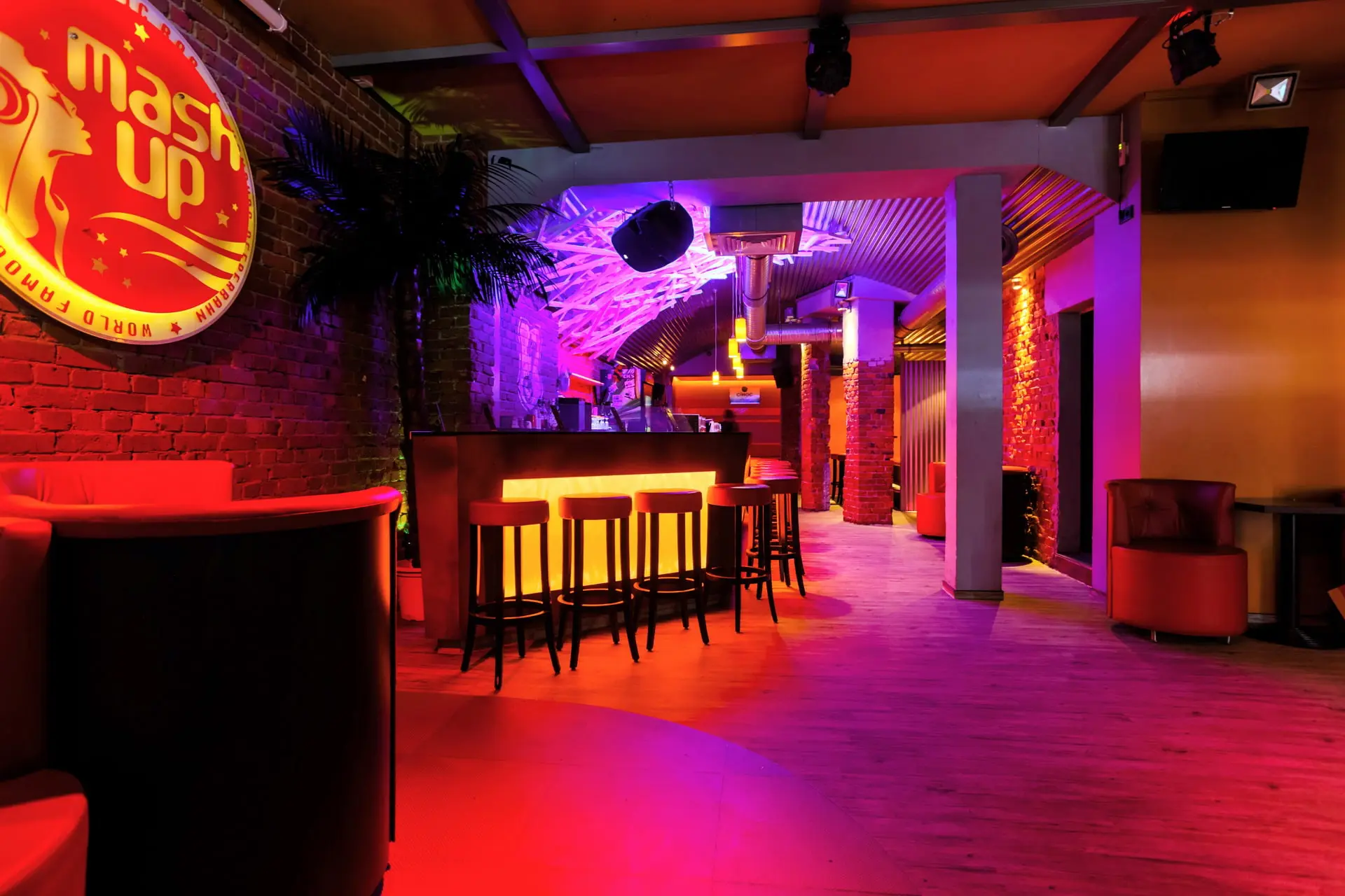 Blick vom großen Frontfenster des Mashups in den hinteren Bereich. Klick öffnet das Bild groß.