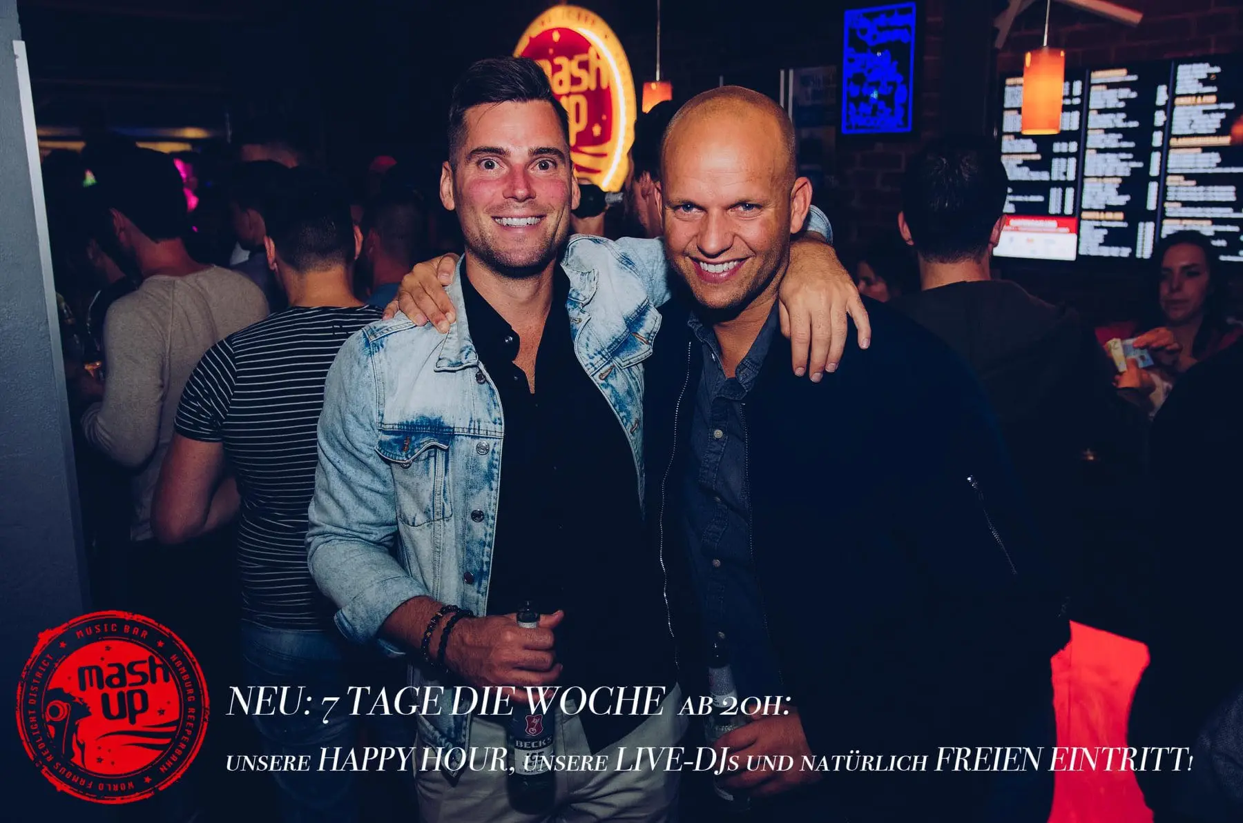 Fröhlich feiernde Menschen im Mashup in Hamburg. Klick öffnet das Bild in groß.