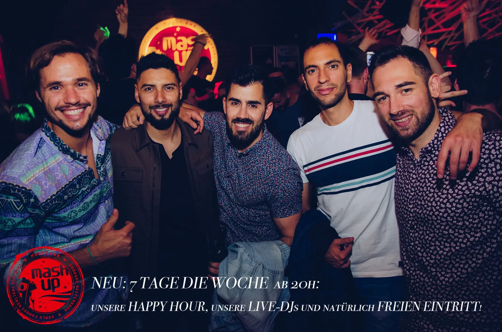 Fröhlich feiernde Menschen im Mashup in Hamburg. Klick öffnet das Bild in groß.