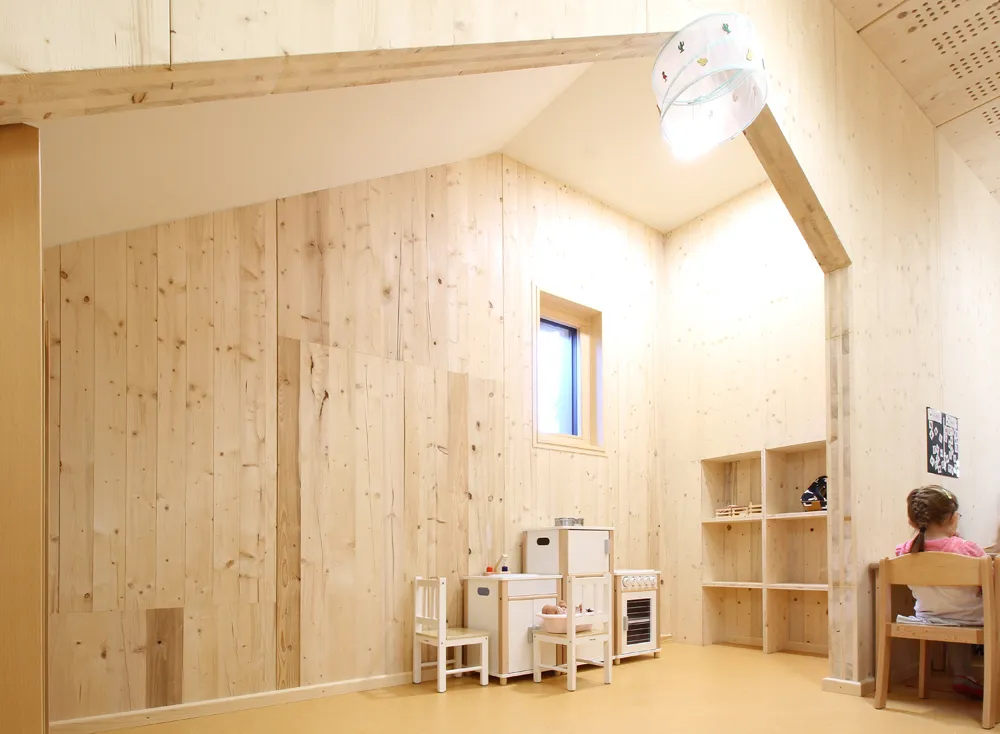 Sichtbare Holzkonstruktion im Innenausbau – Tragwerksplanung im modernen Holzbau