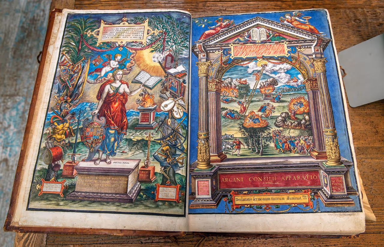 De Biblia Regia (Antwerpse Polyglot Bijbel), uitgegeven door Christoffel Plantijn, 1568-1572. — Foto Jean-Pierre Jans