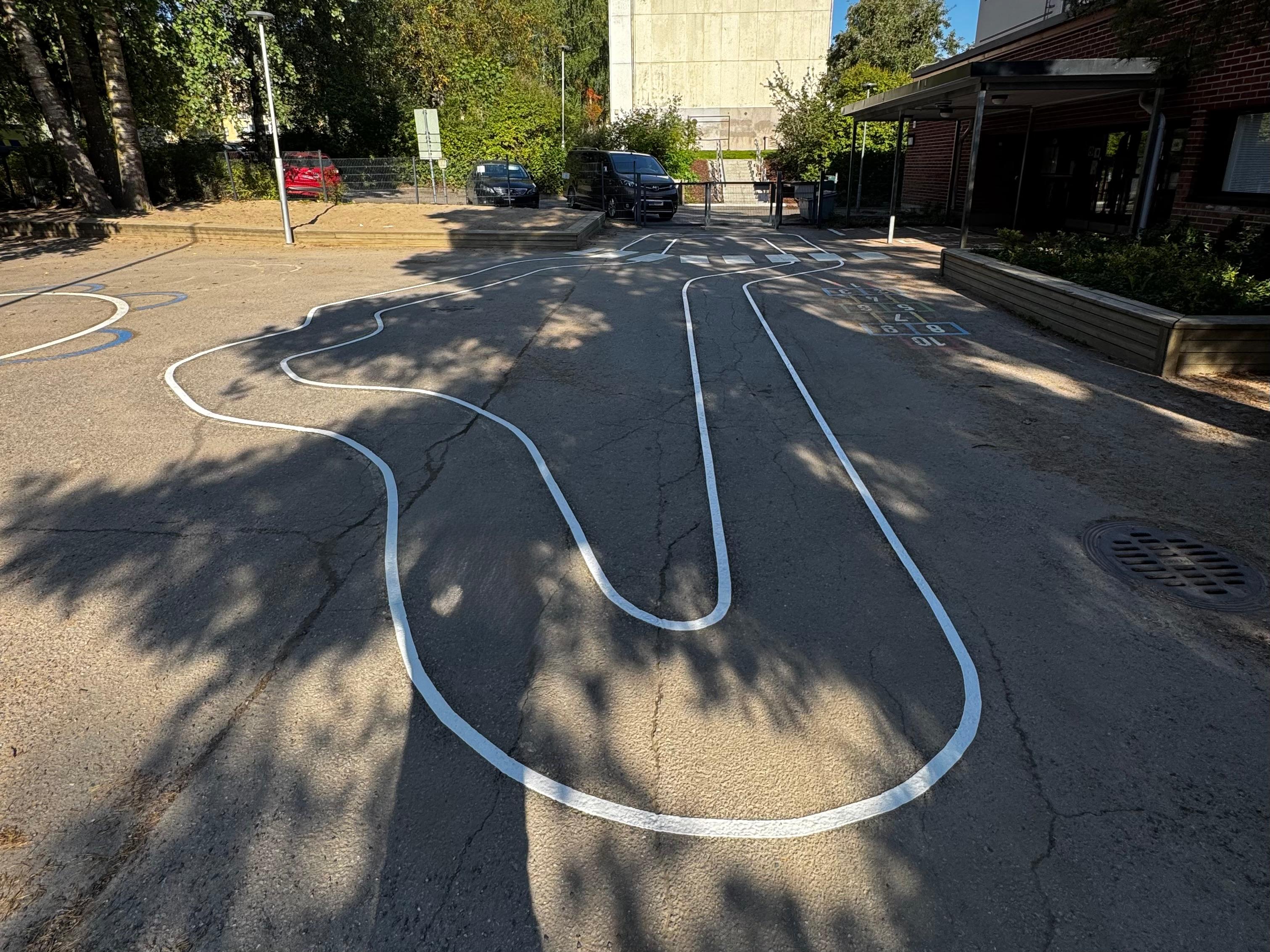 ajorata päiväkodin pihalla