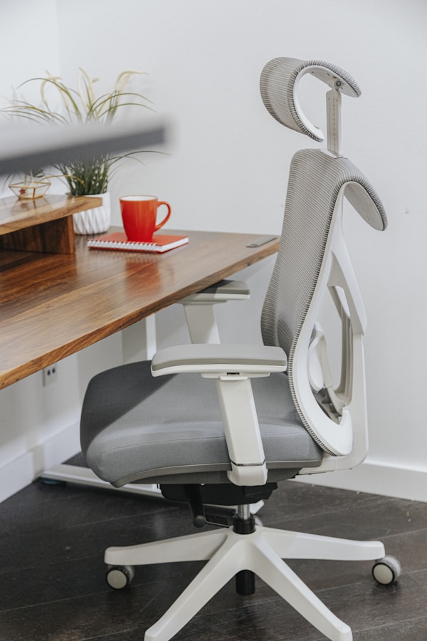 Experience a seamless blend of style and functionality with the sleek and modern design of the Kaichair Ergonomic Chair. | EFFYDESK