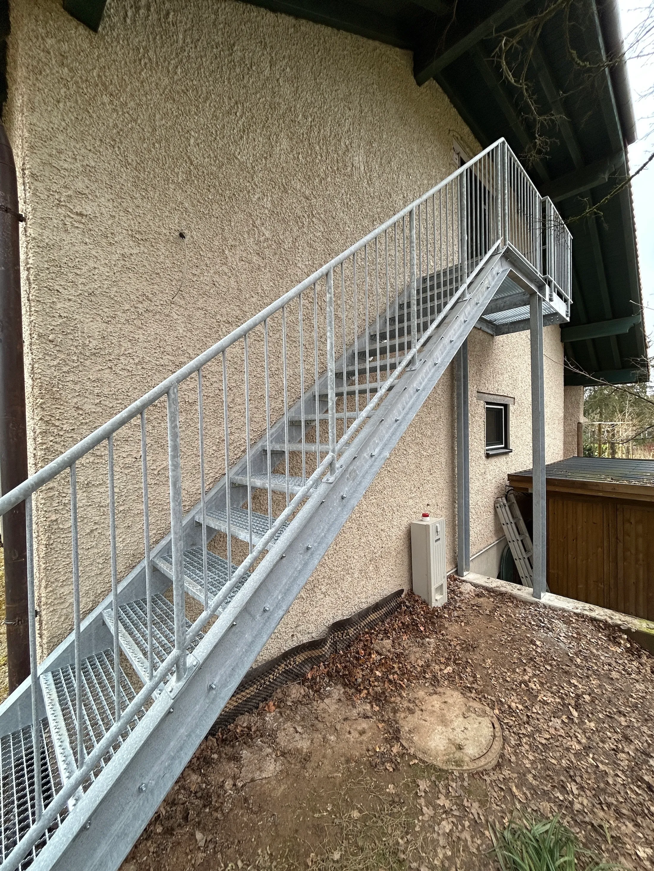 Treppen aus Stahl mit Stufenauflager, Qualitätsfertigung nach EN 1090-1, Metallbau Eifel