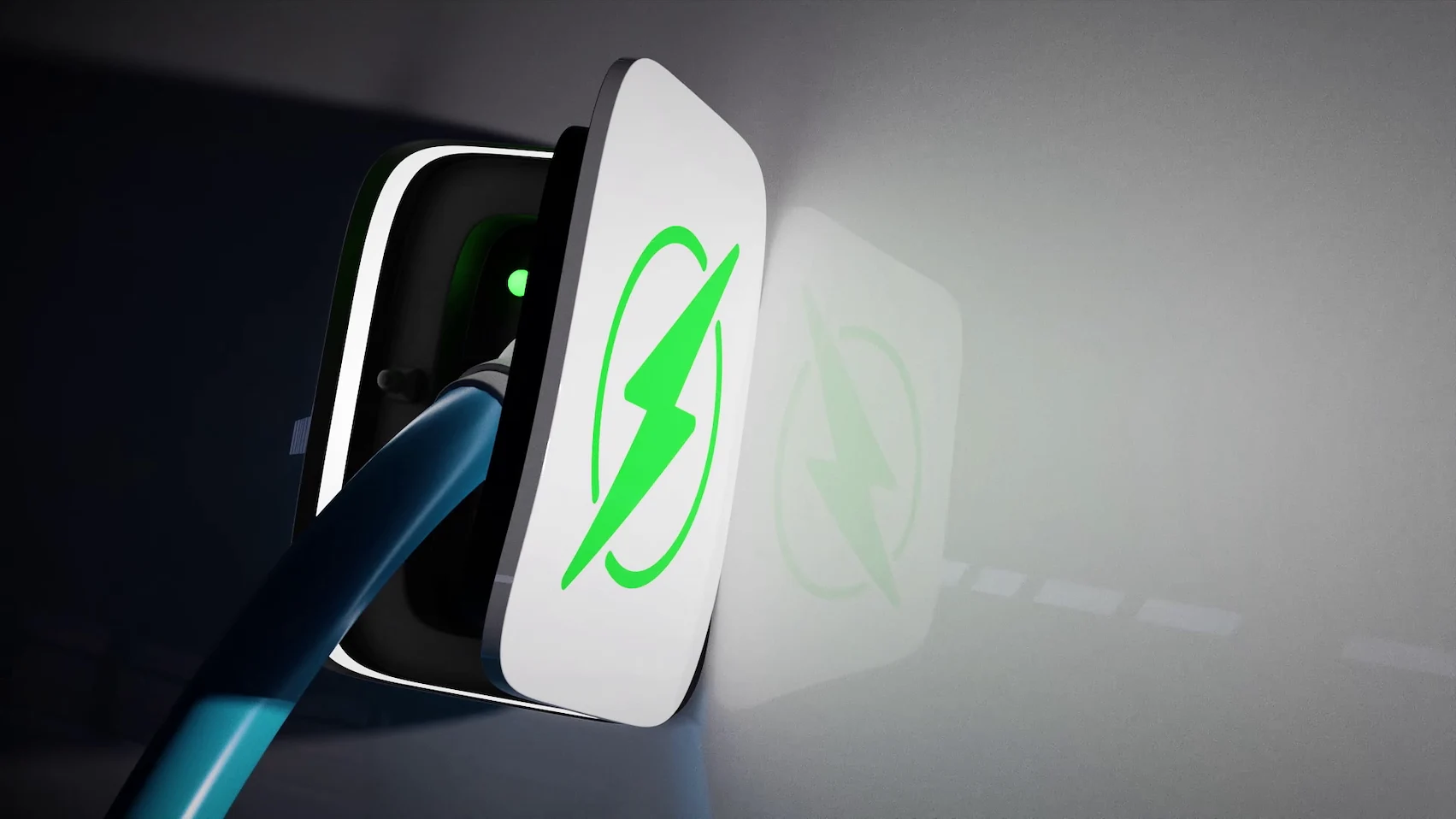 Grünes Blitzsymbol auf weißem elektrischen Ladestecker, angeschlossen in einer Ladestation.