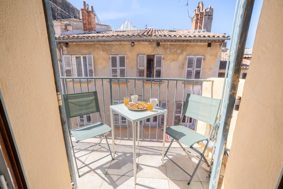 Duplex Climatisé et Balcon - Vieille Ville (Halles)