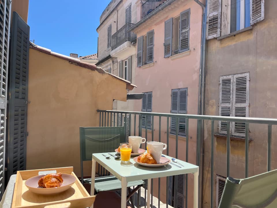 Studio Climatisé et Balcon - Vieille Ville (Halles)