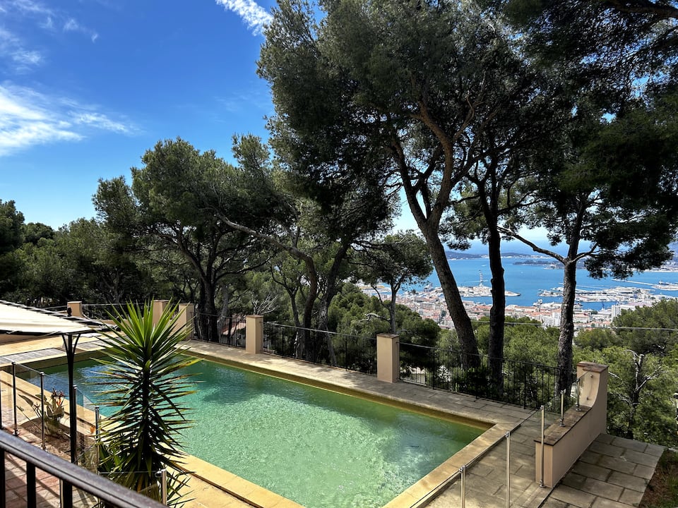 Faron - Belle villa avec piscine, superbe vue mer