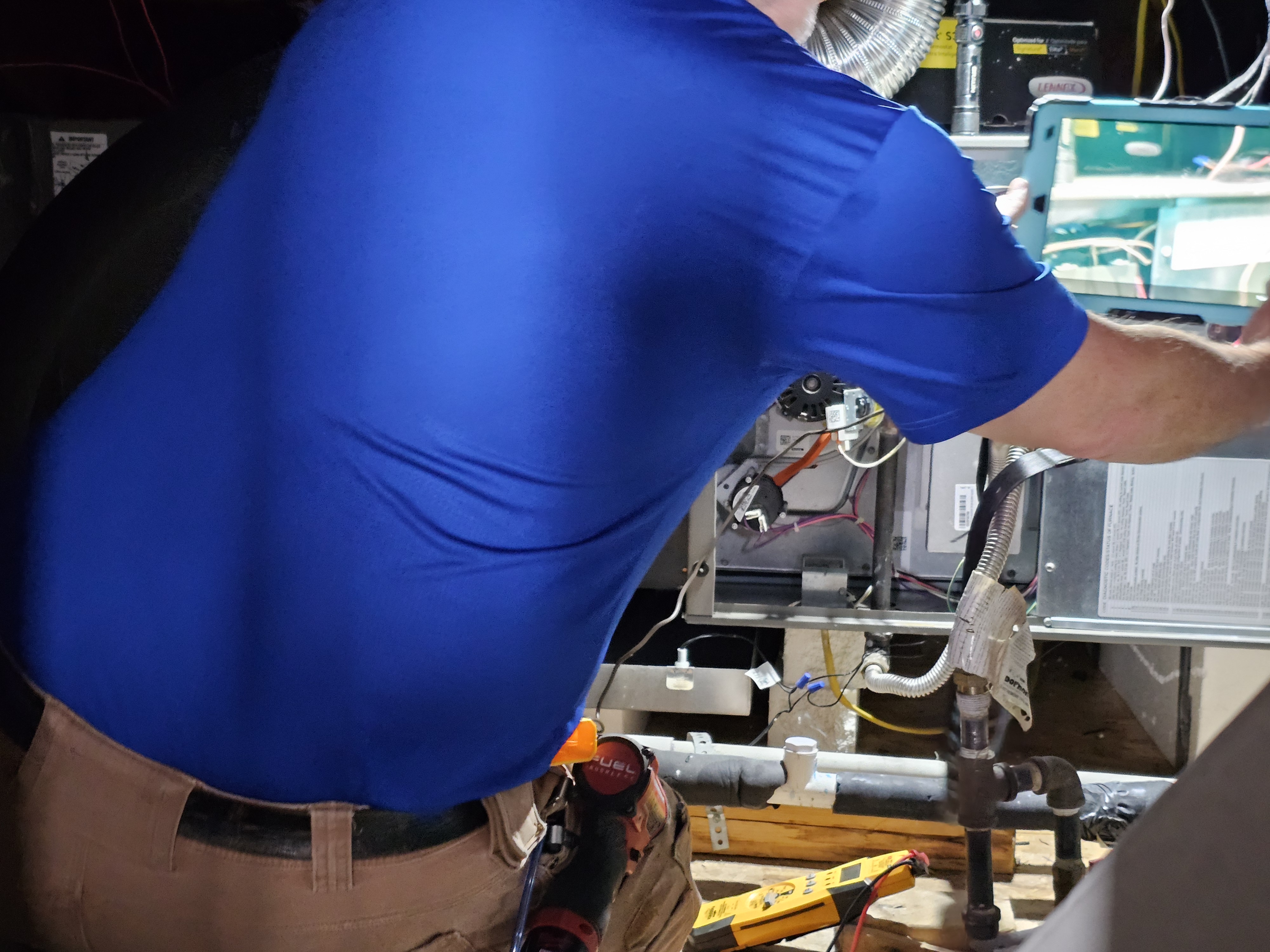 Kinsey plumber unclogging drain in Austin TX