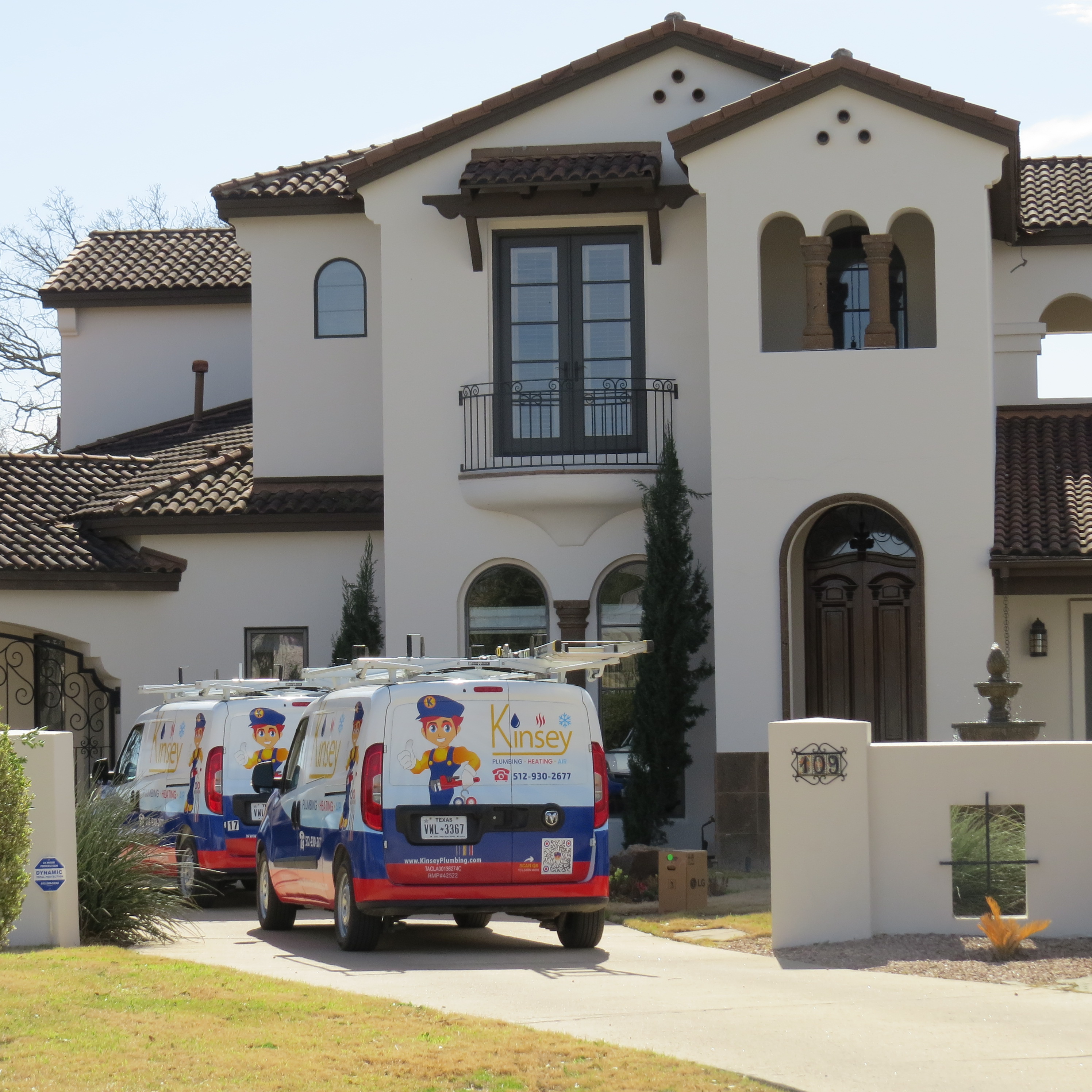 Smart thermostat installation specialist from Kinsey Plumbing in Georgetown, TX