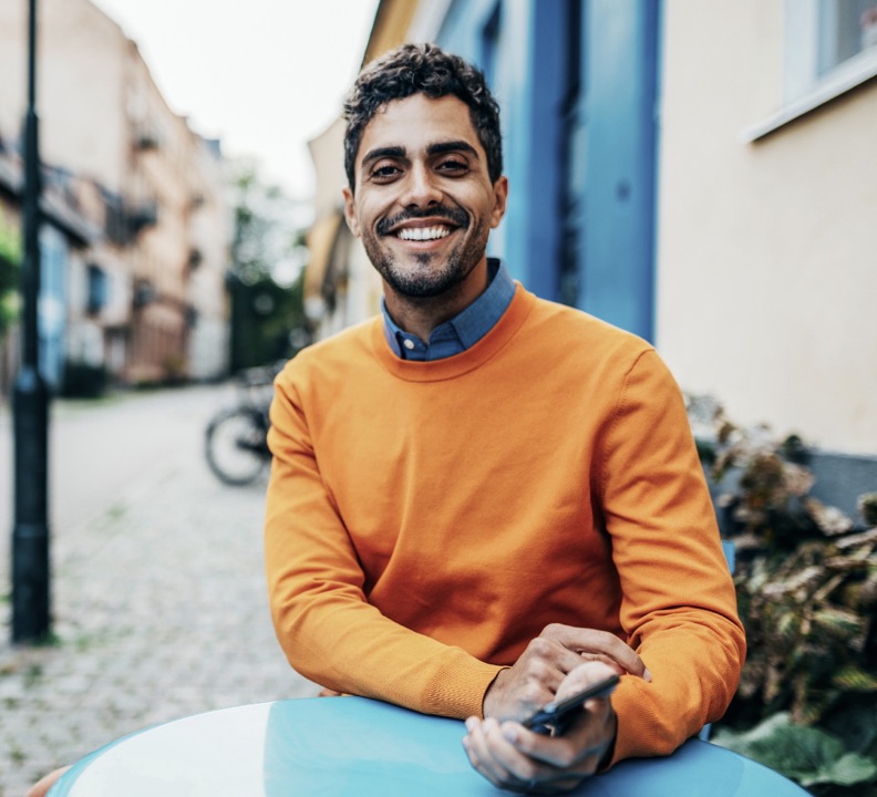 DiHola AI-powered dating app interface and user experience