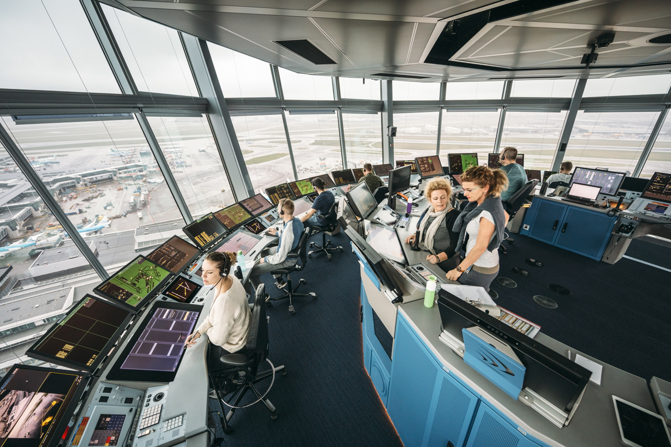 Designing ergonomic control tower workspaces use case