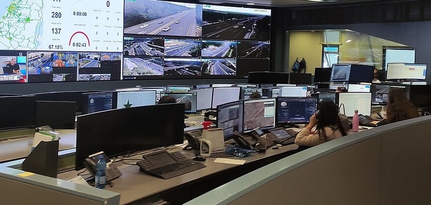 Integrating a multi-domain traffic control centre use case