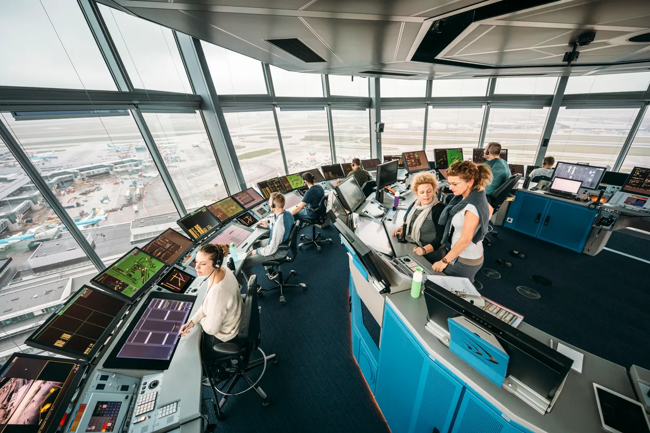Designing ergonomic control tower workspaces use case