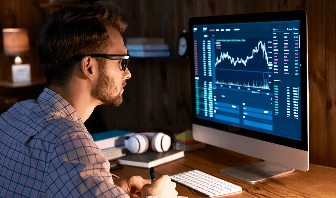  Man analyzing stock charts on computer - Short Term Stock Trading
