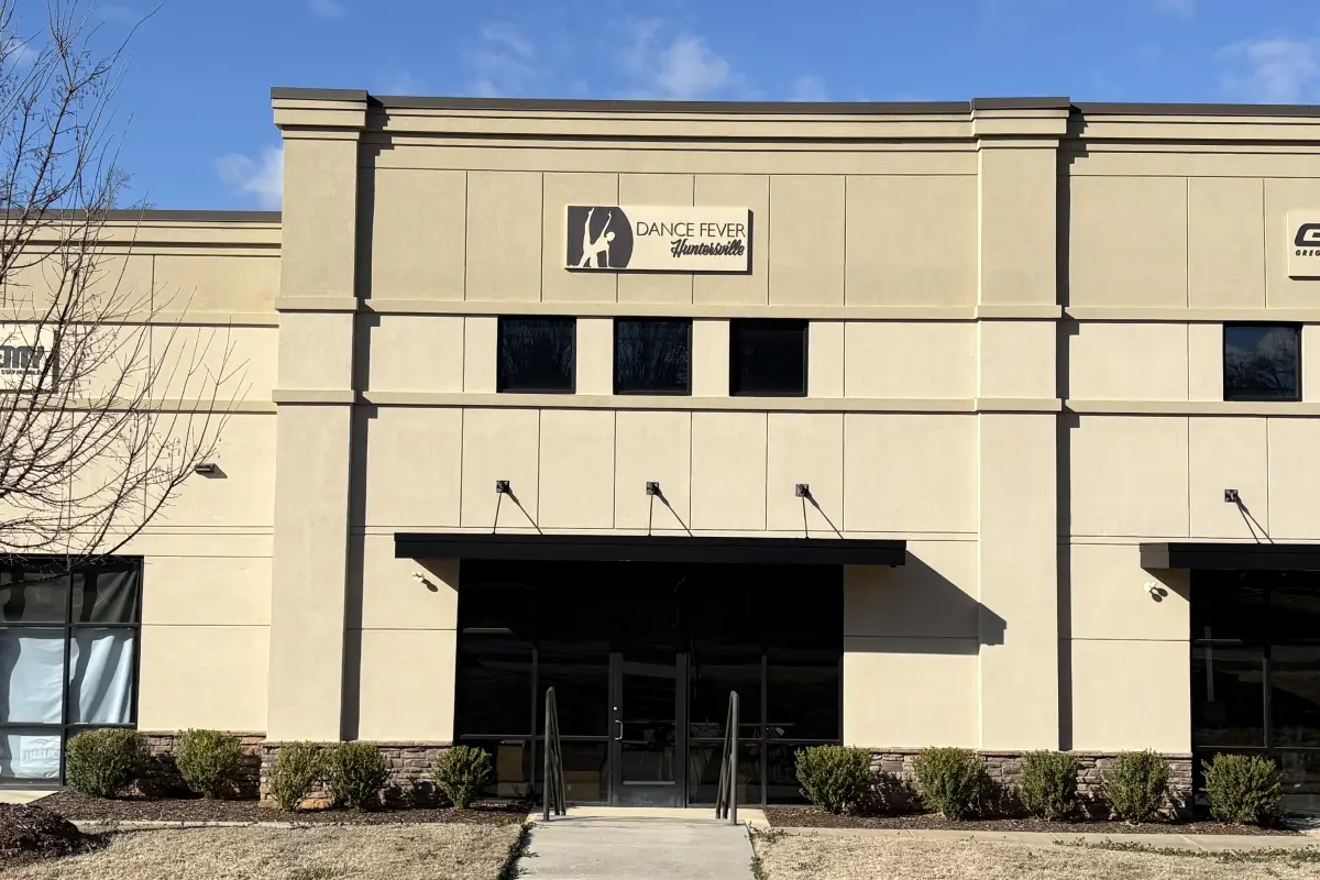 Exterior of Dance Fever in Huntersville