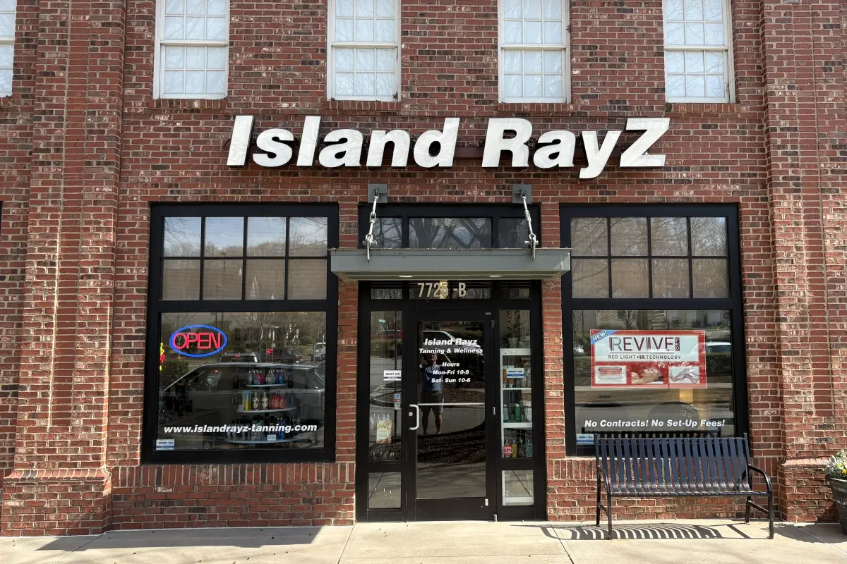 Exterior of Island Rayz Tanning